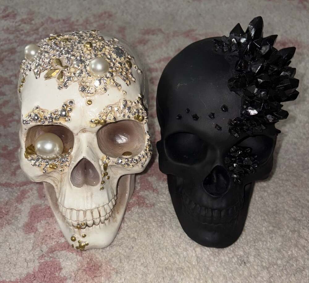 Christian Siriano Bejeweled Halloween Skull Decor Set (White & Black)